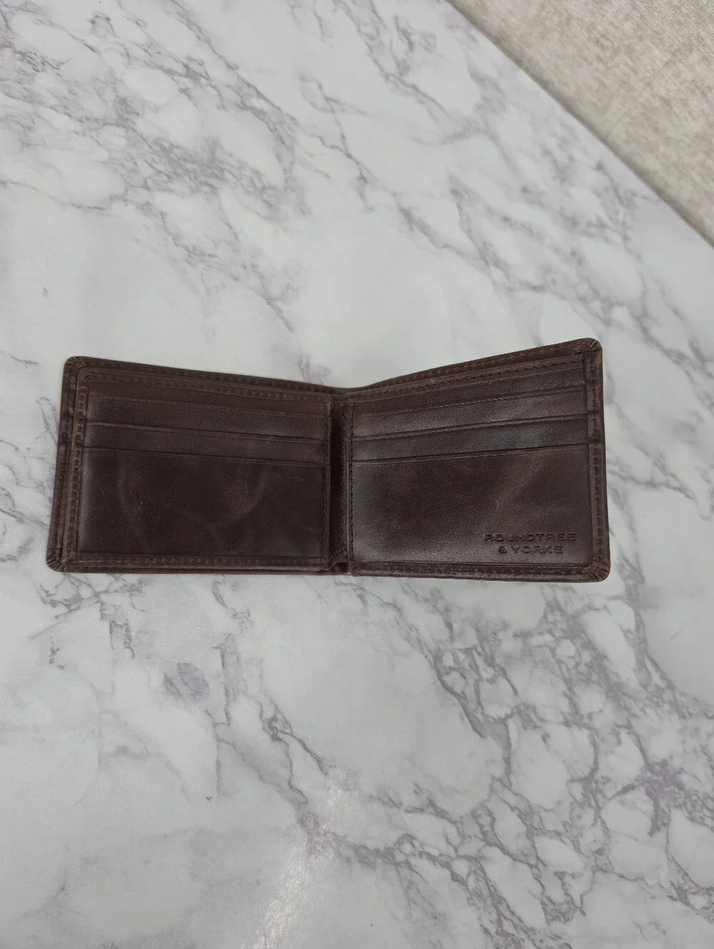 Roundtree & Yorke Men's Brown Leather Bi-Fold Wallet